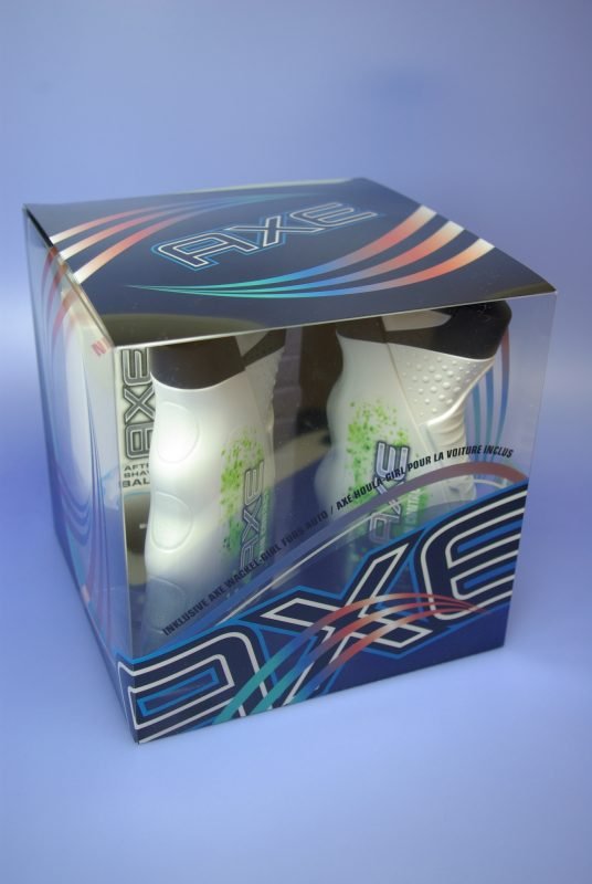 a patterned cube acetate box for a deodorant and showergel set.